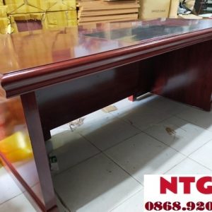 ban giam doc moi 1m8 gia re