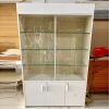 Tủ Trưng Bày Màu Trắng Cửa Kính