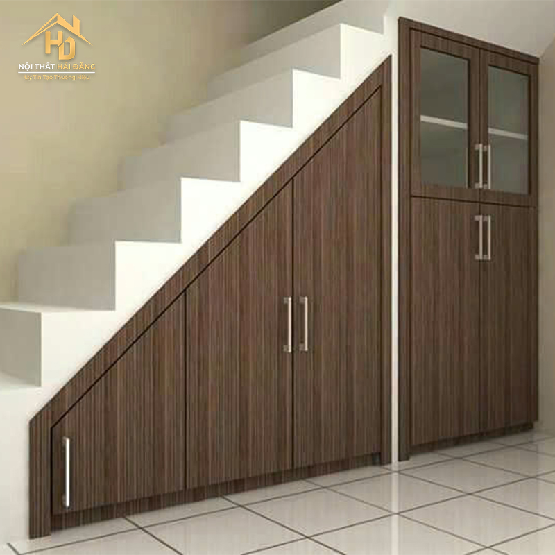 dong-gam-tu-cau-thang-12 Báo Giá Thi Công Nội Thất Phòng Khách Đẹp Tại TPHCM