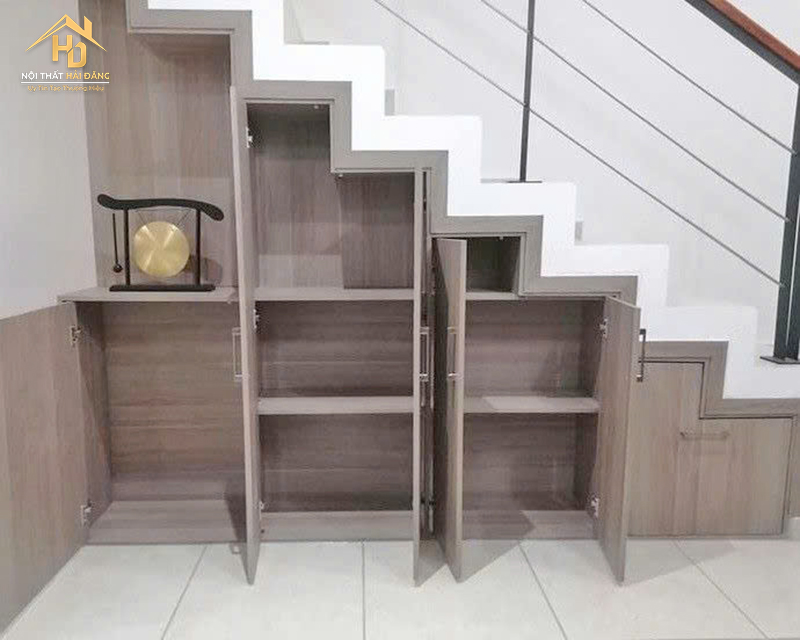 dong-gam-tu-cau-thang-5 Báo Giá Thi Công Nội Thất Phòng Khách Đẹp Tại TPHCM