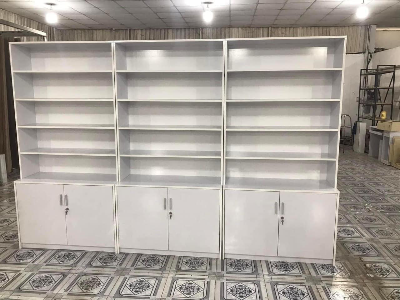 Tủ Trưng Bày Mỹ Phẩm Đỏ Trắng Trẻ Trung thi-cong-tu-trung-bay-16 Tủ Trưng Bày Mỹ Phẩm Đỏ Trắng Trẻ Trung