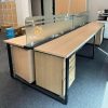 Cụm Bàn Làm Việc 1M1x2M Chân Sắt Vách Kính 4 Chỗ
