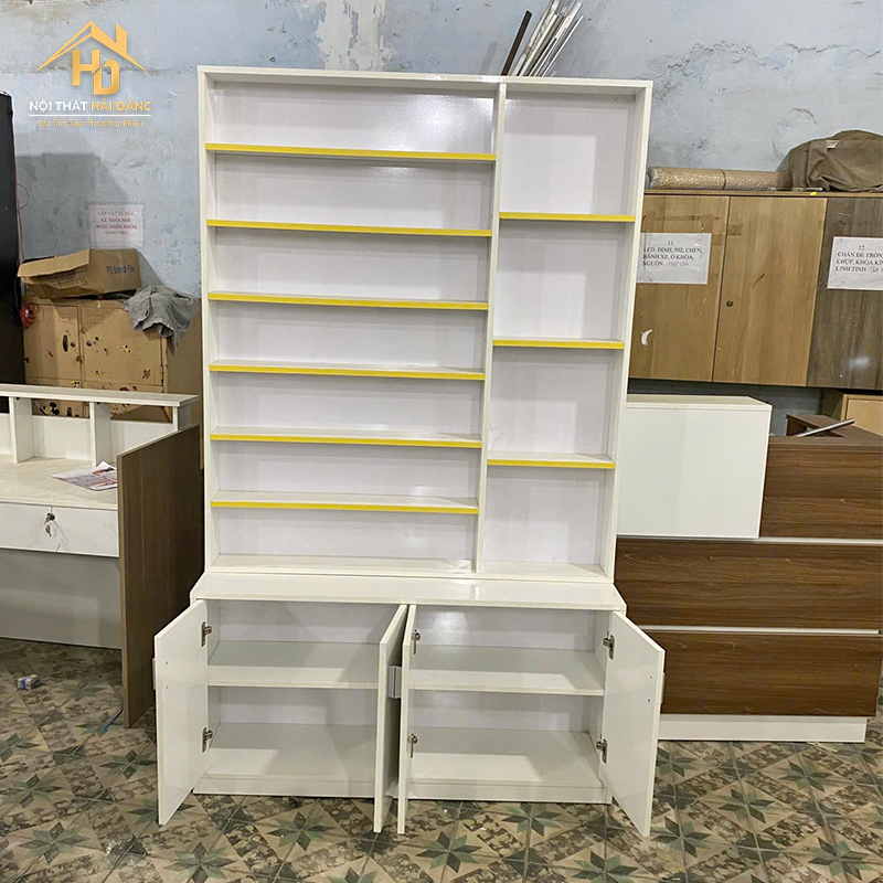 Kệ Trưng Bày Gỗ Viền Vàng Độc Đáo Giá Xưởng tu-trung-bay-my-pham-3 Kệ Trưng Bày Gỗ Viền Vàng Độc Đáo Giá Xưởng