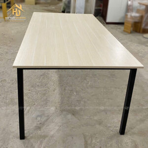 Bàn Họp 2Mx1M Chân Sắt Vuông Mặt Vân Gỗ Sáng 2 ban hop noithatgiasi (2)