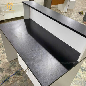 Quầy Lễ Tân Màu Trắng Đen Có Đèn LED Giá Xưởng 5 quay le tan noithatgiasi (2)