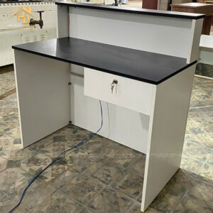 Quầy Lễ Tân Màu Trắng Đen Có Đèn LED Giá Xưởng 3 quay le tan noithatgiasi (4)