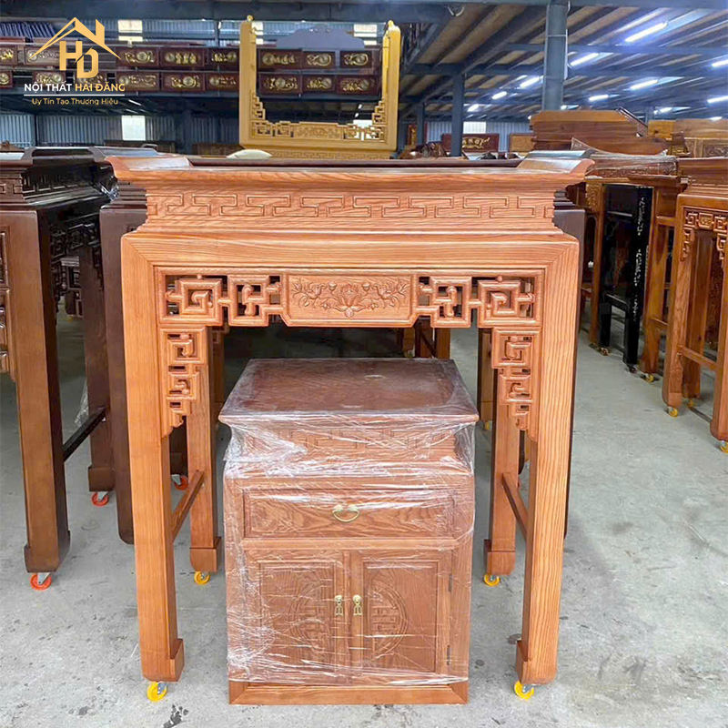tu-tho-gia-tien-5 Bàn Thờ Gia Tiên Gỗ Sồi Có Tủ Chạm Khắc Sắc Sảo (Nhiều Mẫu)