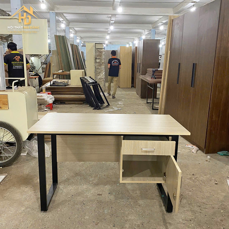 Bàn Làm Việc Gỗ Chân Chữ U Có Hộc Tủ Hiện Đại ban-lam-viec-28 Bàn Làm Việc Gỗ Chân Chữ U Có Hộc Tủ Hiện Đại