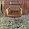 Ghế Giám Đốc Da Nâu Tay Gỗ Hiện Đại