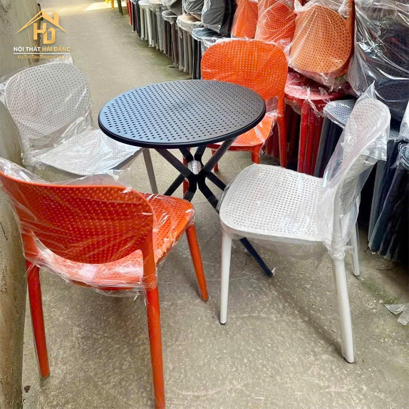 ghe-nhua-duc-2 Bộ Bàn Ghế Cafe Tròn Nhựa Đúc Hiện Đại (Nhiều Màu)