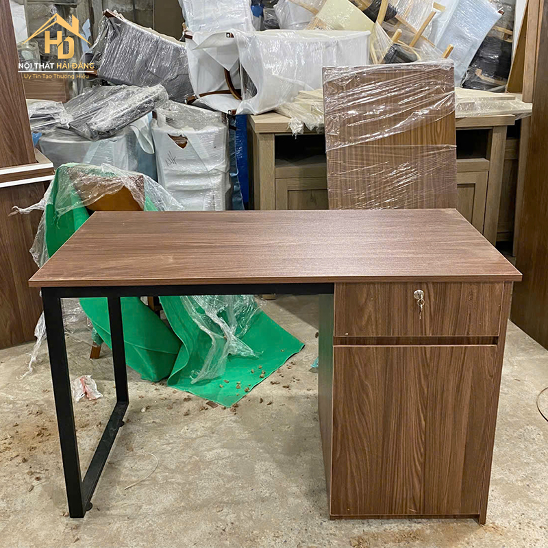 Bàn Làm Việc Chân Sắt Chữ U Có Hộc Đóng Mới ban-lam-viec-26 Bàn Làm Việc Chân Sắt Chữ U Có Hộc Đóng Mới