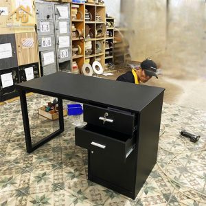Bàn Làm Việc 1M2 x 75Cm Màu Đen Có Hộc Tủ Khóa 2 ban lam viec vp 4 1