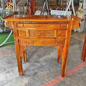 Bàn Thờ Gỗ Tự Nhiên Mặt Rộng, Chân Cao Vững Chắc