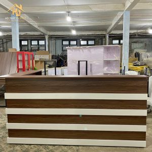 Quầy Lễ Tân Góc L Vuông Màu Gỗ Nâu Phối Trắng 2 quay le tan goc L 7