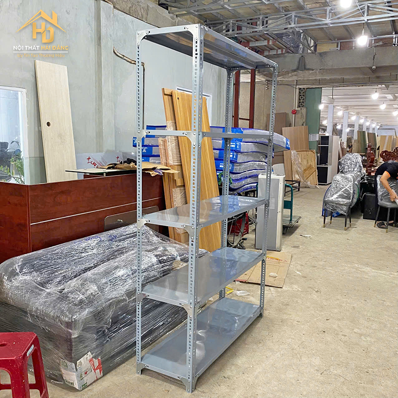 Kệ Sắt V Lỗ Lắp Ráp Dễ Dàng Cho Cửa Hàng ke-trug-bay-sat-1 Kệ Sắt V Lỗ Lắp Ráp Dễ Dàng Cho Cửa Hàng