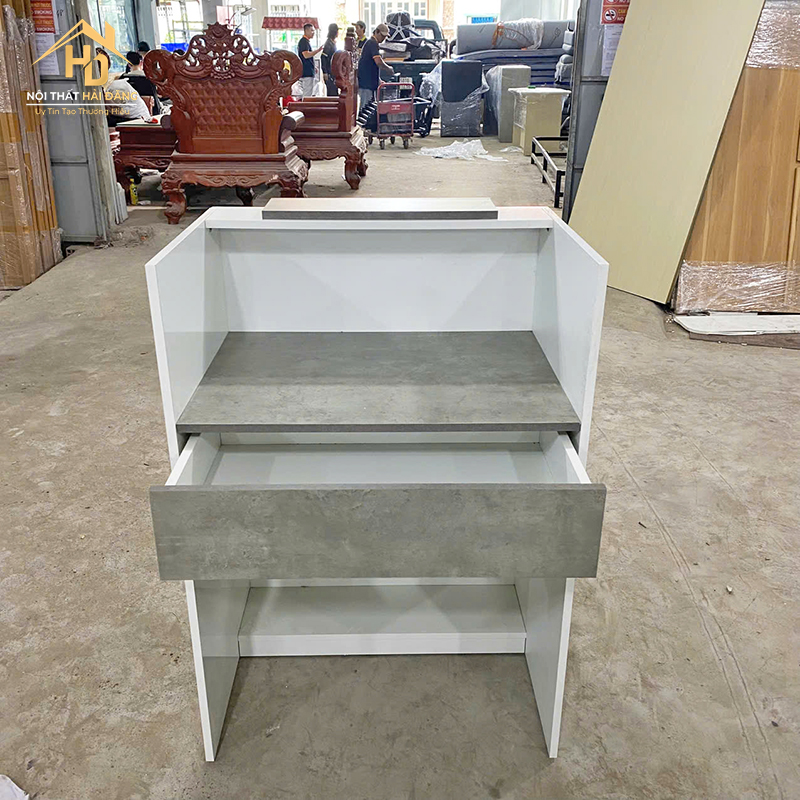 quay-le-tan-chu-I-5 Quầy Lễ Tân Chữ I Màu Trắng Phối Xám Hiện Đại