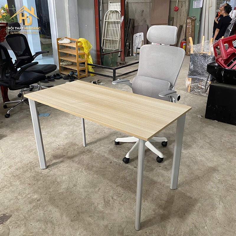Bàn Làm Việc Gỗ Công Nghiệp Chân Sắt Hiện Đại ban-lam-viec-34 Bàn Làm Việc Gỗ Công Nghiệp Chân Sắt Hiện Đại