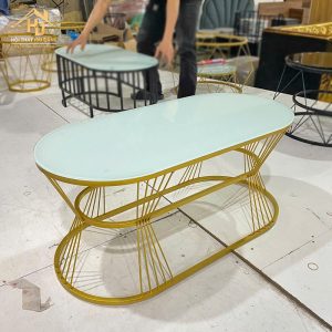 bàn sofa chân vàng