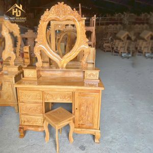 bàn trang điểm trái tim gỗ