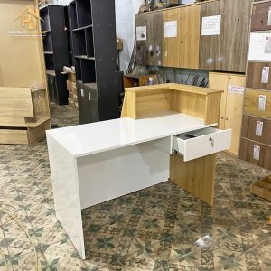 Quầy Lễ Tân Gỗ MDF Vàng Phối Trắng Bóng Chỉ Đen 3 quay le tan 33