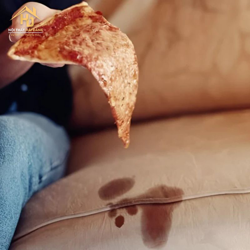 han-che-de-do-an-roi-xuong-sofa Top 10 cách bảo quản sofa da luôn như mới