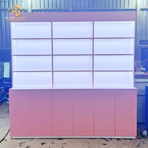 ke trung bay hong led 3