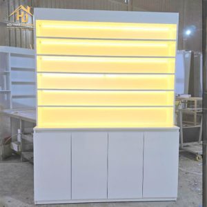 ke trung bay trang led 2