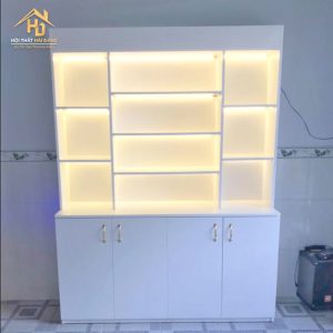 ke trung bay trang led 3