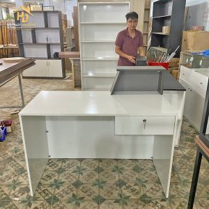 Quầy Lễ Tân Gỗ Phối Màu Trắng Đen Đơn Giản 2 quay le tan 38