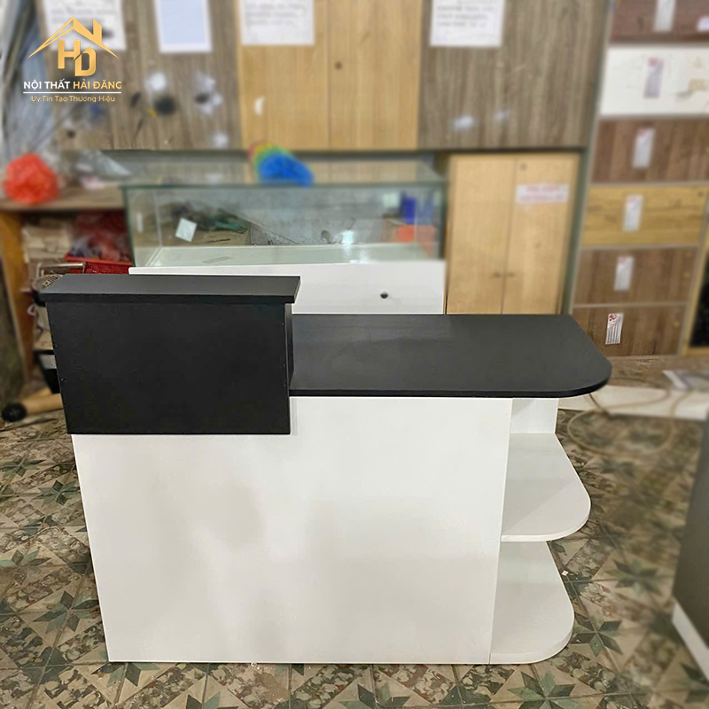 Quầy Lễ Tân Gỗ Màu Trắng Đen Kèm Kệ quay-le-tan-co-ke-1 Quầy Lễ Tân Gỗ Màu Trắng Đen Kèm Kệ