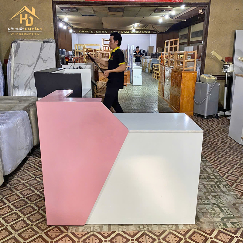 Quầy Lễ Tân Gỗ Hồng Trắng Hiện Đại quay-le-tan-hong-trang-2 Quầy Lễ Tân Gỗ Hồng Trắng Hiện Đại