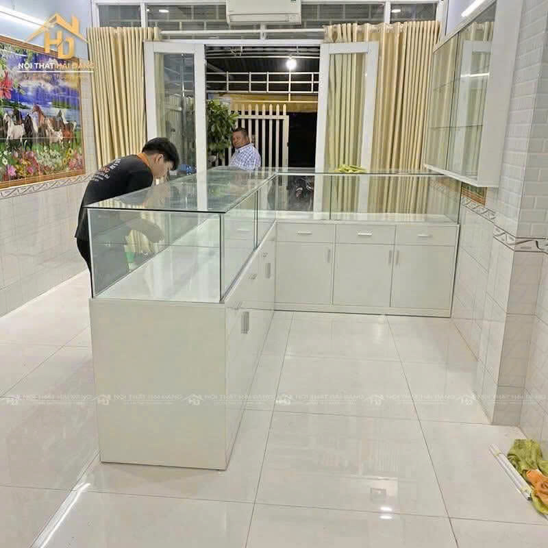 Tủ Trưng Bày Điện Thoại Gỗ Mặt Kính Hiện Đại tu-trung-bay-dien-thoai-1 Tủ Trưng Bày Điện Thoại Gỗ Mặt Kính Hiện Đại