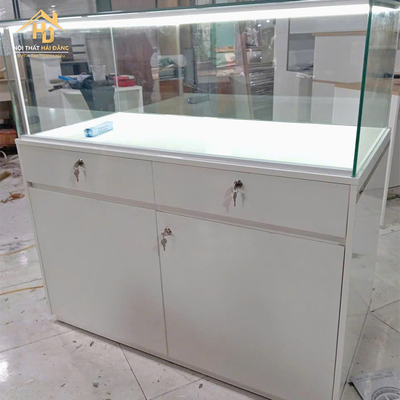 Tủ Trưng Bày Gỗ Mặt Kính Trắng Hiện Đại tu-trung-bay-go-3 Tủ Trưng Bày Gỗ Mặt Kính Trắng Hiện Đại