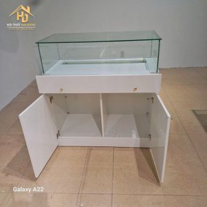 Tủ Trưng Bày Mỹ Phẩm, Trang Sức Mặt Kính Sang Trọng 2 tu trung bay trang suc 1