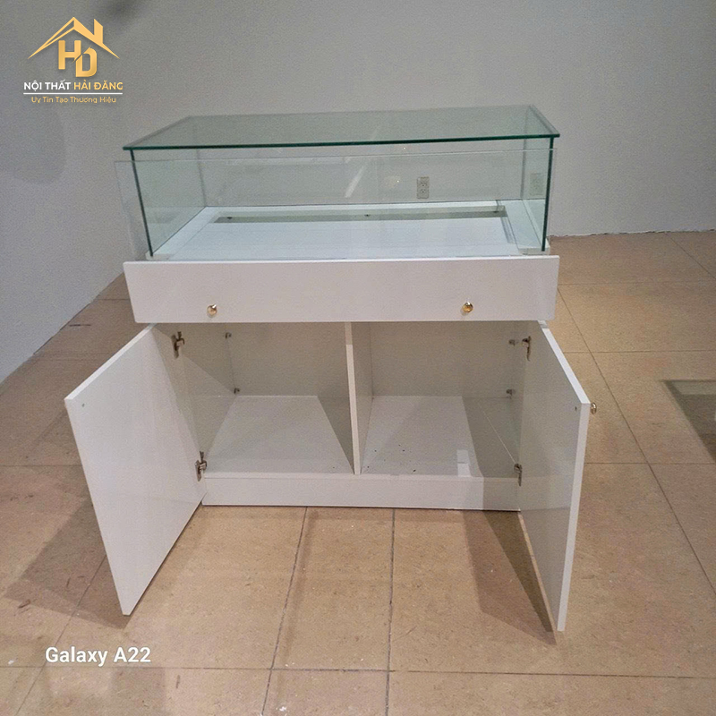 Tủ Trưng Bày Mỹ Phẩm, Trang Sức Mặt Kính Sang Trọng tu-trung-bay-trang-suc-1 Tủ Trưng Bày Mỹ Phẩm, Trang Sức Mặt Kính Sang Trọng