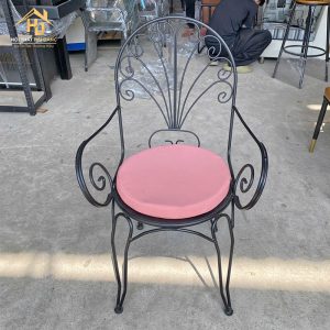 ghế cafe sắt uốn hoa văn cổ điển