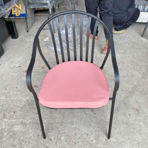 Ghế cafe lưng nan cong phối nệm hồng