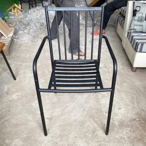 ghế cafe sắt có tay vịn màu đen