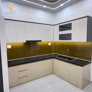 tủ bếp góc L mặt đá