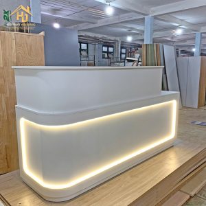 Quầy Lễ Tân Bo Góc Full Trắng Gắn Led 1 quay le tan bo goc 1
