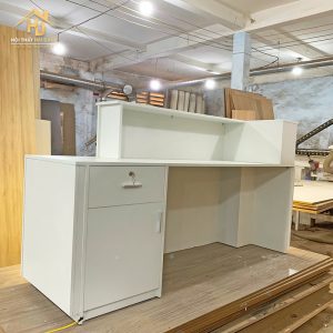 Quầy Lễ Tân Bo Góc Full Trắng Gắn Led 2 quay le tan bo goc 3