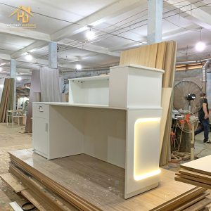 Quầy Lễ Tân Bo Góc Full Trắng Gắn Led 4 quay le tan bo goc 4