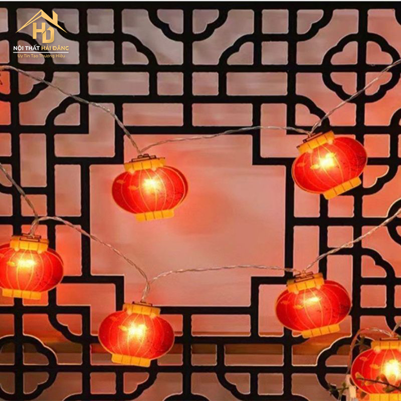 trang-ti-bang-day-treo-led Top 10 cách trang trí cầu thang ngày tết đẹp, hiện đại