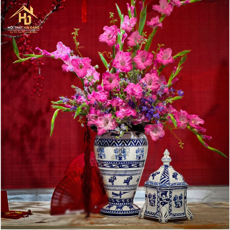 trang-tri-binh-hoa-tuoi 10 Ý Tưởng Trang Trí Phòng Ngủ Ngày Tết Đẹp, Đơn Giản, Rẻ