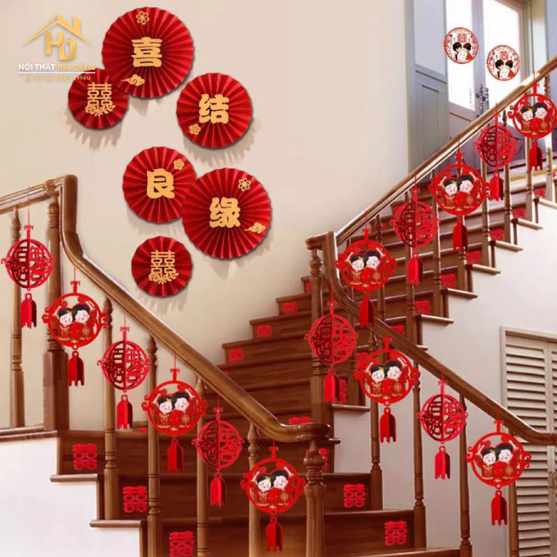 trang-tri-cau-thang-bang-phu-kien Top 10 cách trang trí cầu thang ngày tết đẹp, hiện đại