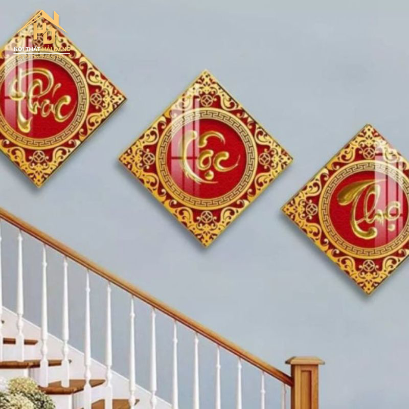 treo-tranh Top 10 cách trang trí cầu thang ngày tết đẹp, hiện đại