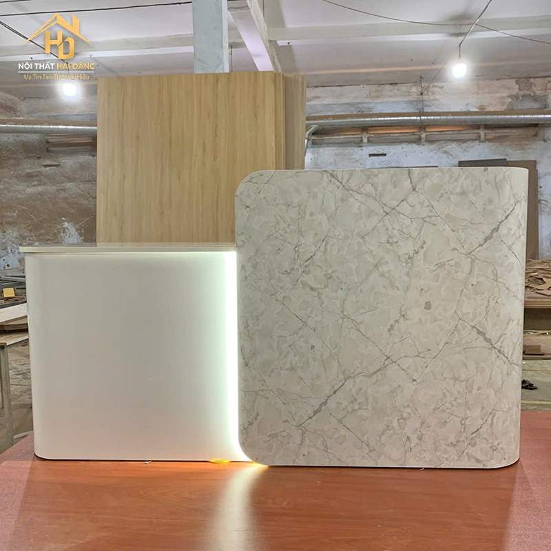 Quầy Lễ Tân Mặt Giả Đá Phối Led Hiện Đại quay-le-tan-44 Quầy Lễ Tân Mặt Giả Đá Phối Led Hiện Đại