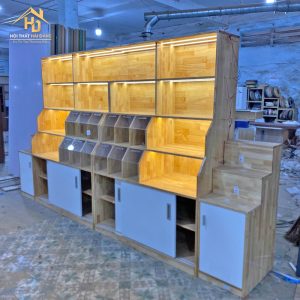 Tủ Trưng Bày Shop Gỗ MDF Có Led Nổi Bật 2 tu ke trung bay go 2