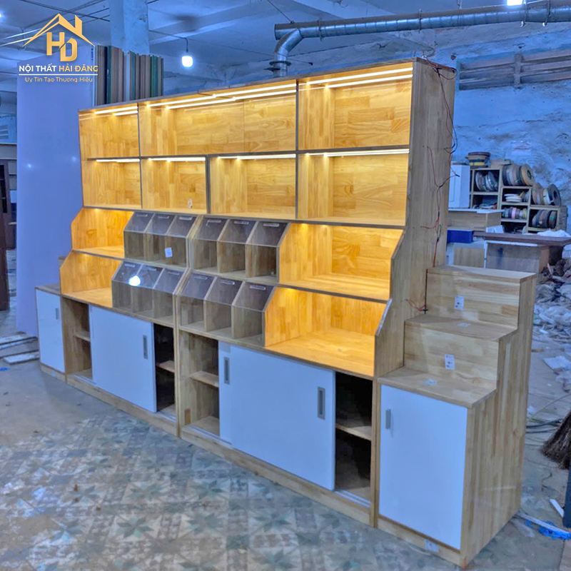 Tủ Trưng Bày Shop Gỗ MDF Có Led Nổi Bật tu-ke-trung-bay-go-2 Tủ Trưng Bày Shop Gỗ MDF Có Led Nổi Bật