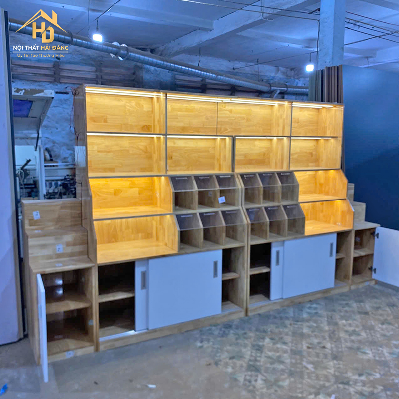 Tủ Trưng Bày Shop Gỗ MDF Có Led Nổi Bật tu-ke-trung-bay-go-3 Tủ Trưng Bày Shop Gỗ MDF Có Led Nổi Bật
